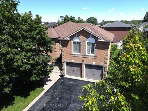 Photo 1 at 1 Margaret Place, Keswick North, Georgina