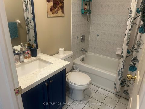 Photo 6 at 149 Torbarrie Road, CFB, Toronto