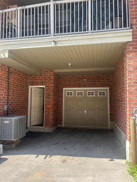 Photo 11 at 149 Torbarrie Road, CFB, Toronto