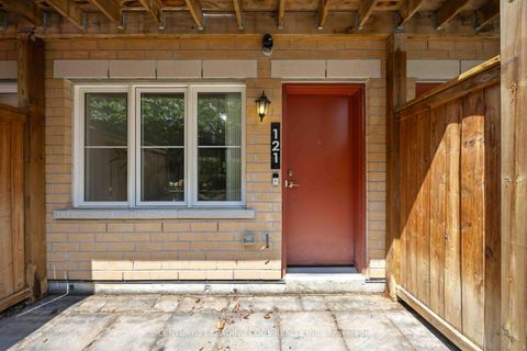 Photo 7 at 121 - 380 Hopewell Avenue, Belgravia, Toronto