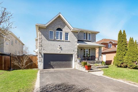 Photo 2 at 4 Whispering Pine Place, Bayshore, Barrie