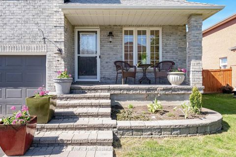 Photo 3 at 4 Whispering Pine Place, Bayshore, Barrie