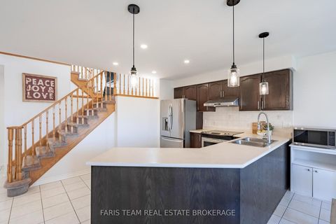 Photo 7 at 4 Whispering Pine Place, Bayshore, Barrie