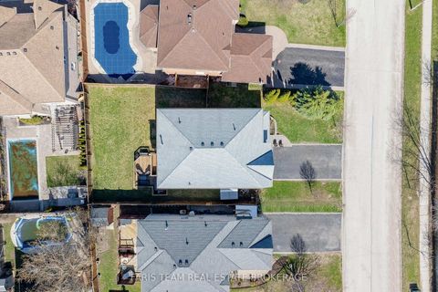 Photo 32 at 4 Whispering Pine Place, Bayshore, Barrie