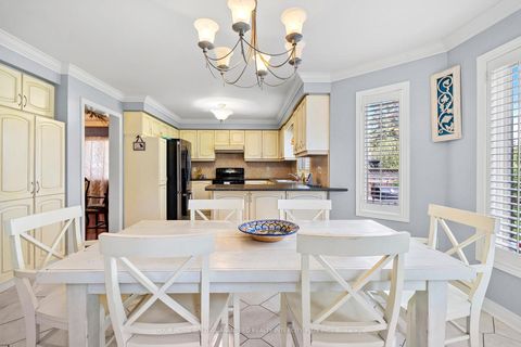 Photo 11 at 19 Mandolin Court, West Woodbridge, Vaughan