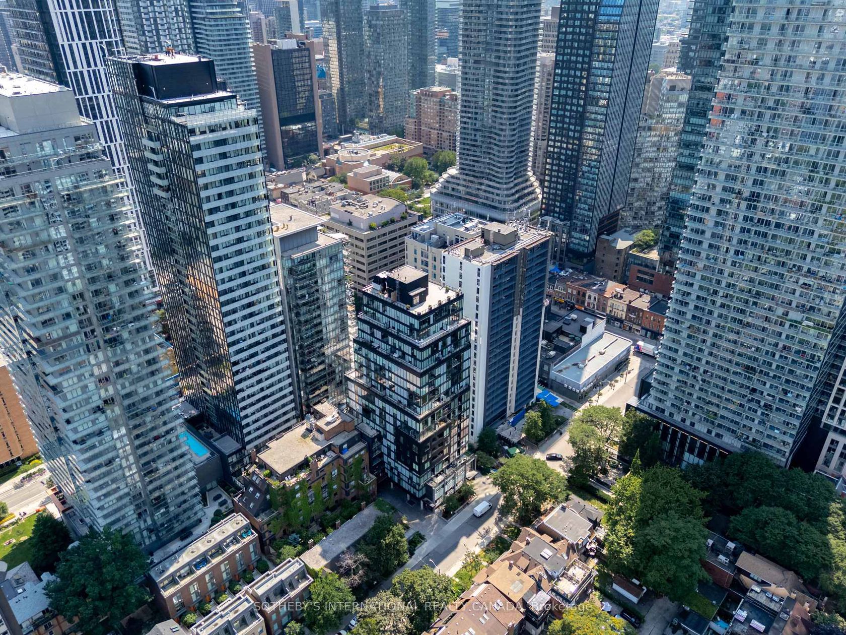 302 - 17 Dundonald Street, Yonge Corridor, Toronto photo number 2