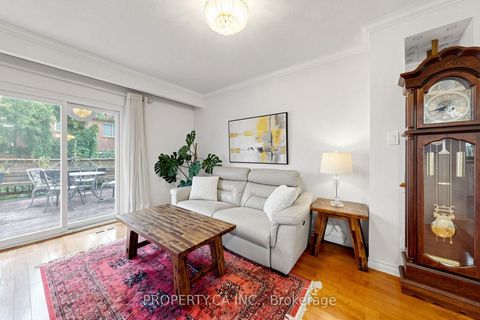 Photo 4 at 80 Peter Andrew Crescent, Brownridge, Vaughan