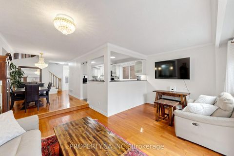 Photo 7 at 80 Peter Andrew Crescent, Brownridge, Vaughan