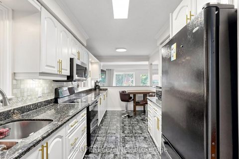 Photo 12 at 80 Peter Andrew Crescent, Brownridge, Vaughan