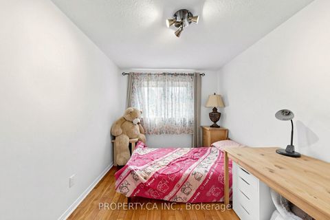 Photo 25 at 80 Peter Andrew Crescent, Brownridge, Vaughan