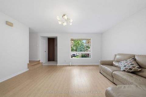 Photo 5 at 109 Phalen Crescent, Milliken, Toronto