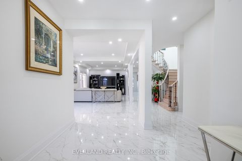 Photo 3 at 10 Megarry Court, Devonsleigh, Richmond Hill