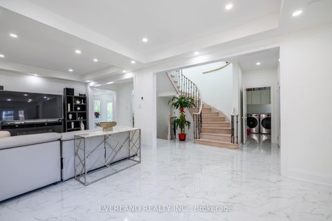 Photo 7 at 10 Megarry Court, Devonsleigh, Richmond Hill