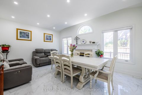 Photo 13 at 10 Megarry Court, Devonsleigh, Richmond Hill