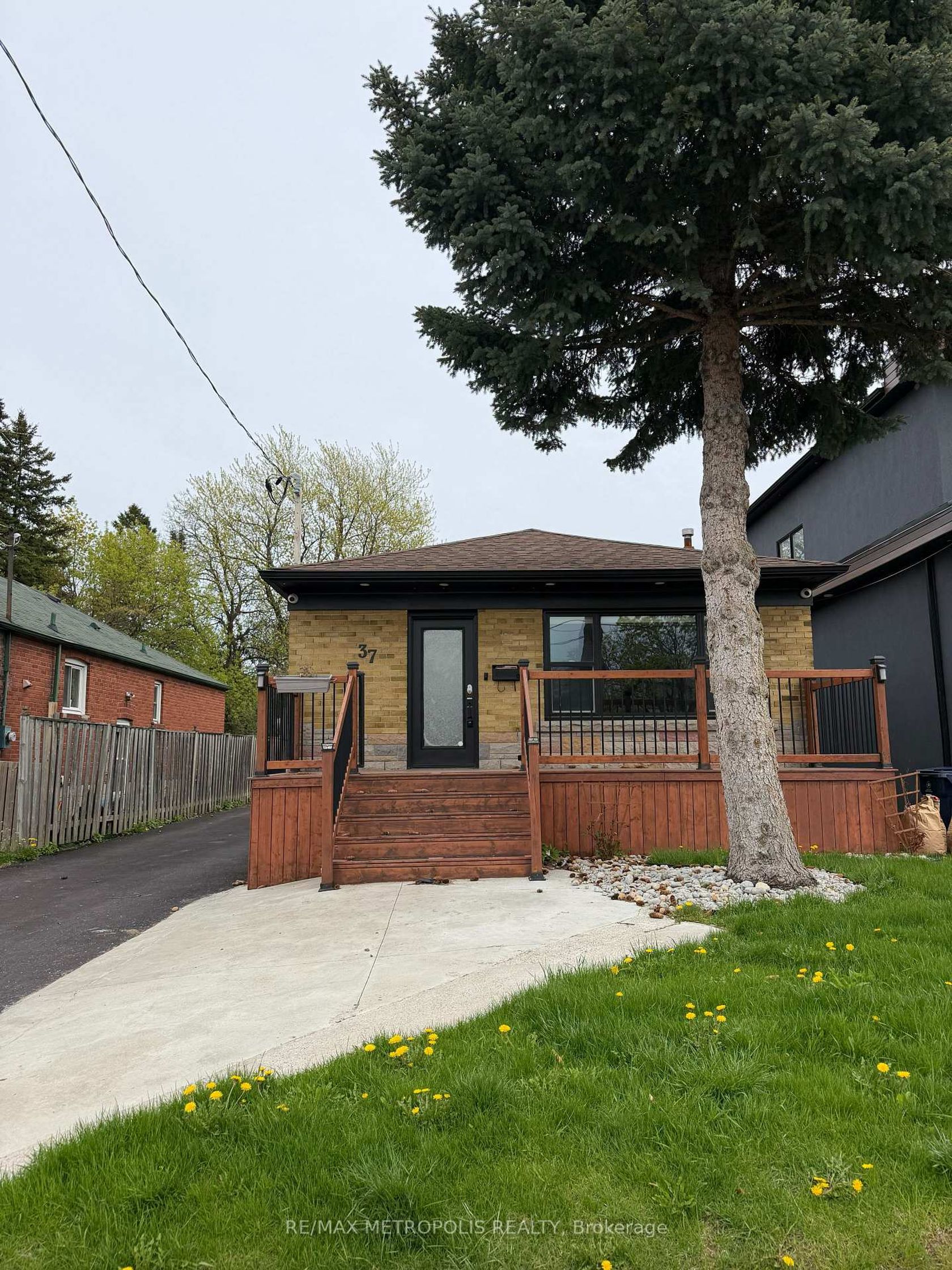 37 Lynvalley Crescent, Maryvale, Toronto photo number 2