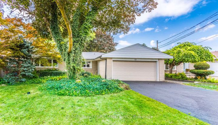 Photo 1 at 22 Heathview Avenue, Bayview Village, Toronto