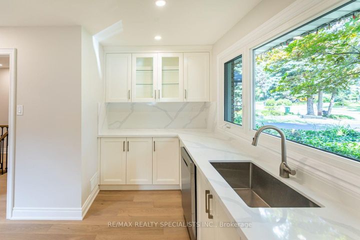 Photo 5 at 22 Heathview Avenue, Bayview Village, Toronto