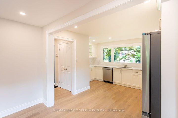 Photo 6 at 22 Heathview Avenue, Bayview Village, Toronto