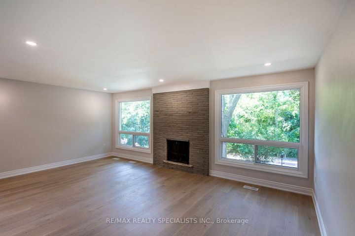 Photo 8 at 22 Heathview Avenue, Bayview Village, Toronto