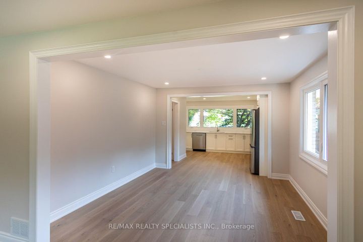 Photo 10 at 22 Heathview Avenue, Bayview Village, Toronto