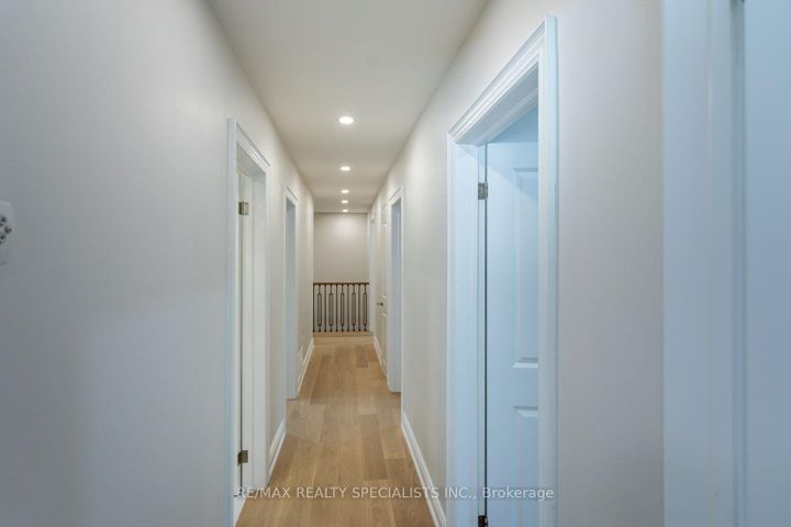 Photo 11 at 22 Heathview Avenue, Bayview Village, Toronto