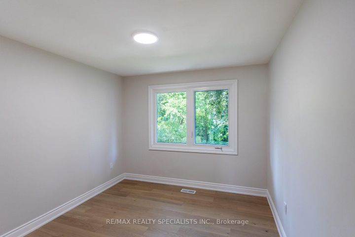 Photo 12 at 22 Heathview Avenue, Bayview Village, Toronto