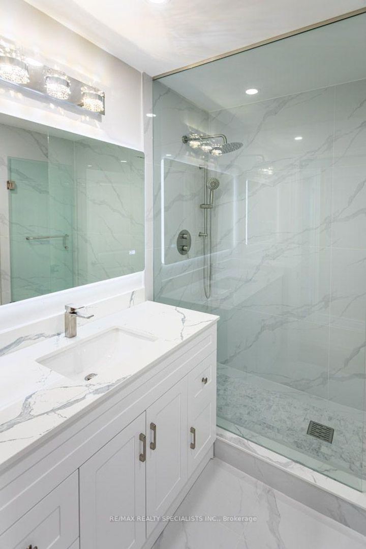 Photo 14 at 22 Heathview Avenue, Bayview Village, Toronto