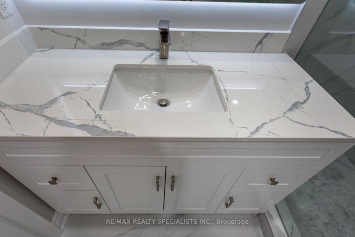 Photo 16 at 22 Heathview Avenue, Bayview Village, Toronto