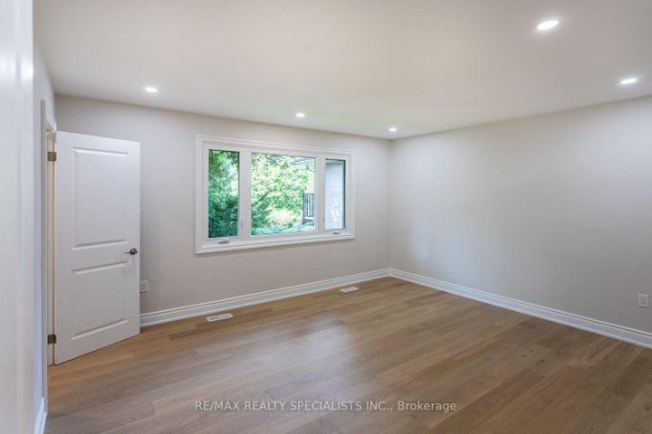 Photo 17 at 22 Heathview Avenue, Bayview Village, Toronto