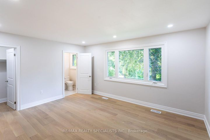 Photo 18 at 22 Heathview Avenue, Bayview Village, Toronto