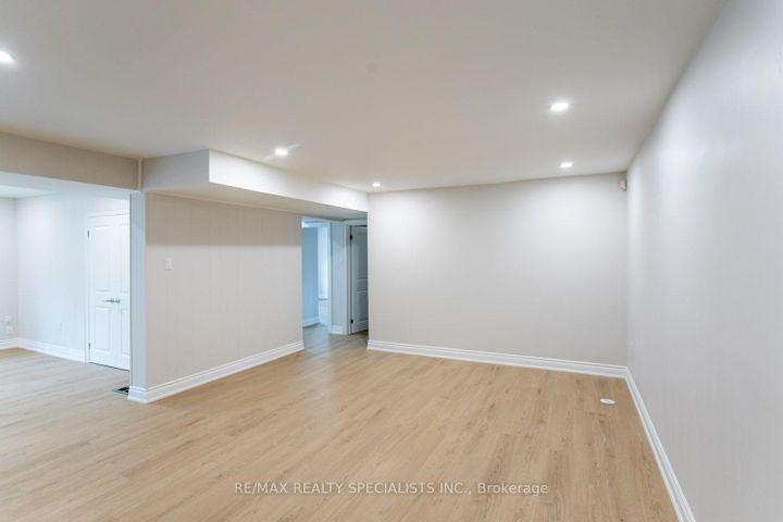 Photo 24 at 22 Heathview Avenue, Bayview Village, Toronto