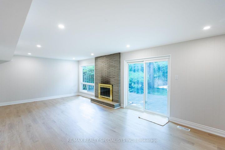 Photo 26 at 22 Heathview Avenue, Bayview Village, Toronto