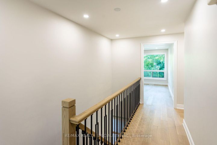 Photo 34 at 22 Heathview Avenue, Bayview Village, Toronto