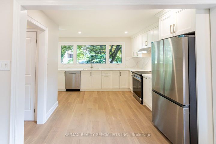 Photo 36 at 22 Heathview Avenue, Bayview Village, Toronto