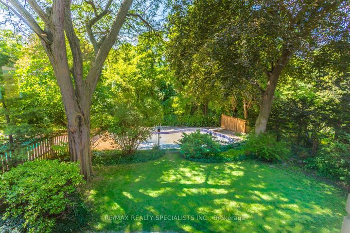 Photo 40 at 22 Heathview Avenue, Bayview Village, Toronto