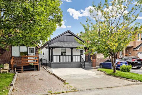 Photo 1 at 47 Laurel Avenue, Kennedy Park, Toronto