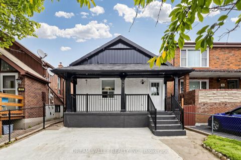 Photo 2 at 47 Laurel Avenue, Kennedy Park, Toronto