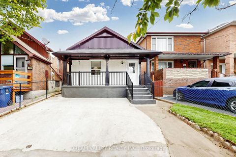 Photo 3 at 47 Laurel Avenue, Kennedy Park, Toronto