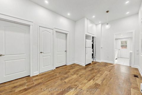 Photo 5 at 47 Laurel Avenue, Kennedy Park, Toronto