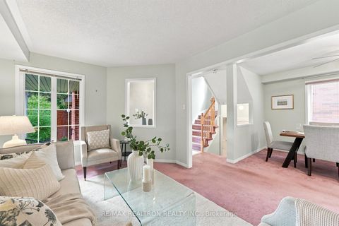 Photo 7 at 416 Heddle Crescent, Wyndham, Newmarket