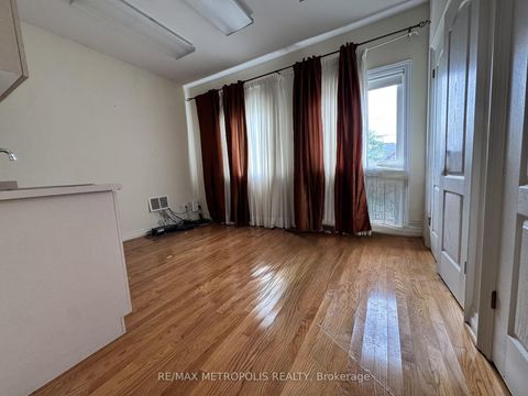 Photo 3 at 416 Elgin Mills Road W, Westbrook, Richmond Hill