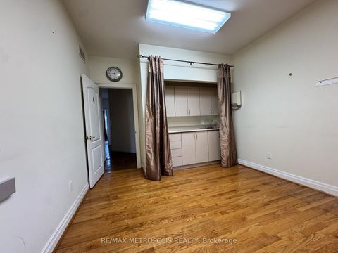 Photo 5 at 416 Elgin Mills Road W, Westbrook, Richmond Hill