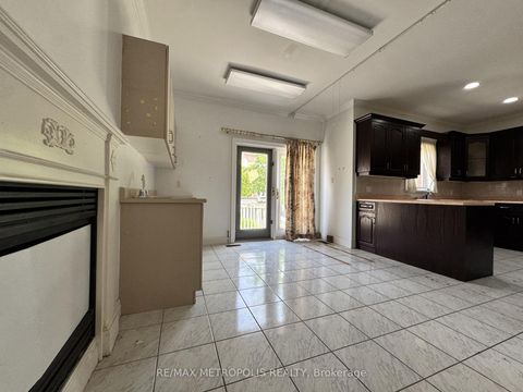 Photo 11 at 416 Elgin Mills Road W, Westbrook, Richmond Hill