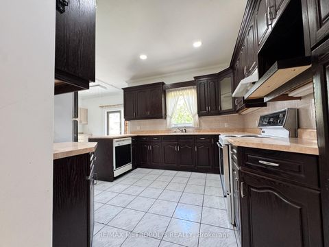 Photo 12 at 416 Elgin Mills Road W, Westbrook, Richmond Hill