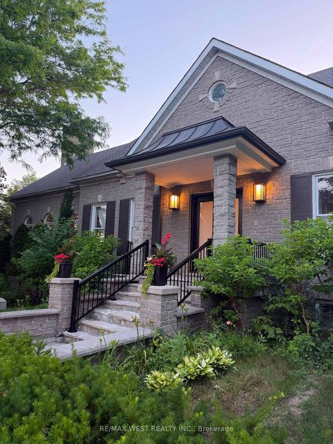 Photo 33 at 5 Humberview Drive, Islington Woods, Vaughan