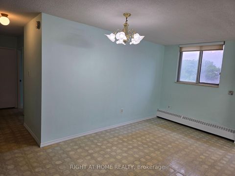 Photo 5 at 302 - 50 Lotherton Pathway, Glen Park, Toronto