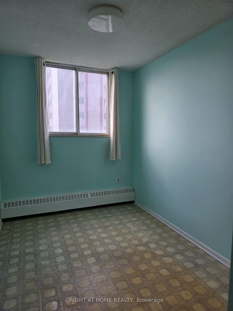 Photo 11 at 302 - 50 Lotherton Pathway, Glen Park, Toronto