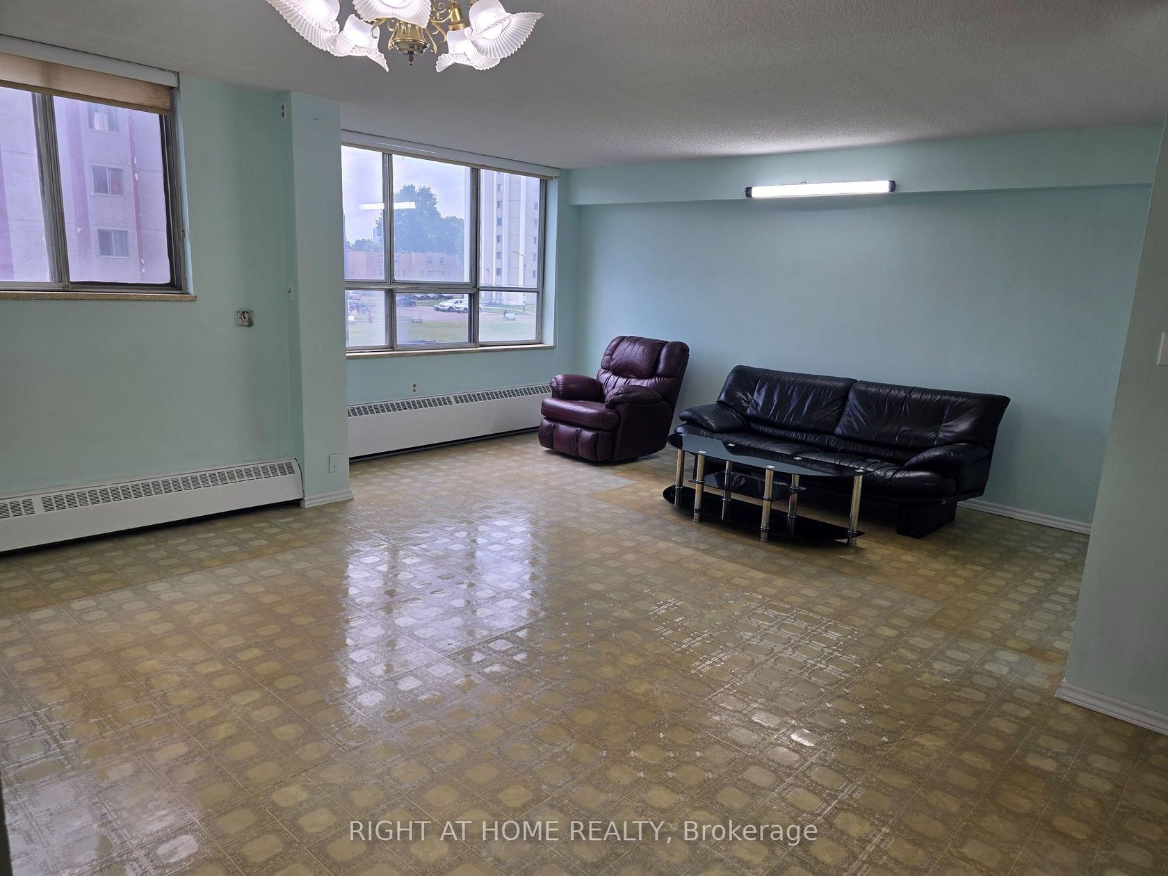 302 - 50 Lotherton Pathway, Glen Park, Toronto 