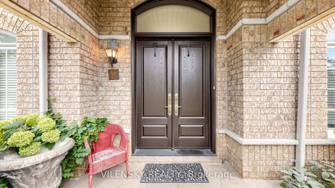Photo 2 at 140 Marbella Road, Sonoma Heights, Vaughan