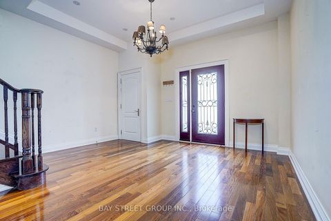 Photo 2 at 103 Lake Avenue, Oak Ridges Lake Wilcox, Richmond Hill